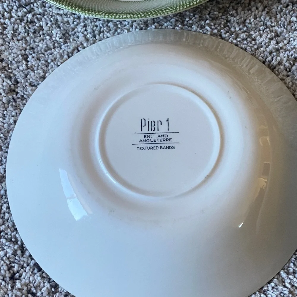 Pier 1 Green & White Shallow Bowl Set of 4.England Angleterre. Textured Bands
